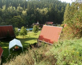 Pohled na kemp ze zdi